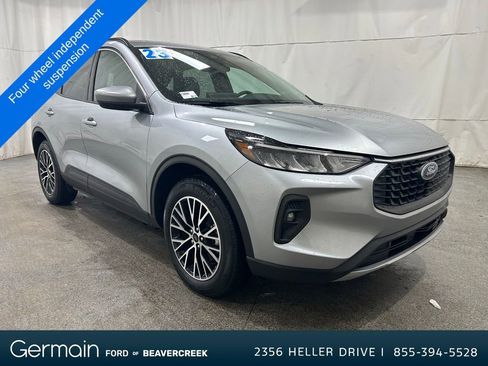 Used 2023 Ford Escape SE image 2