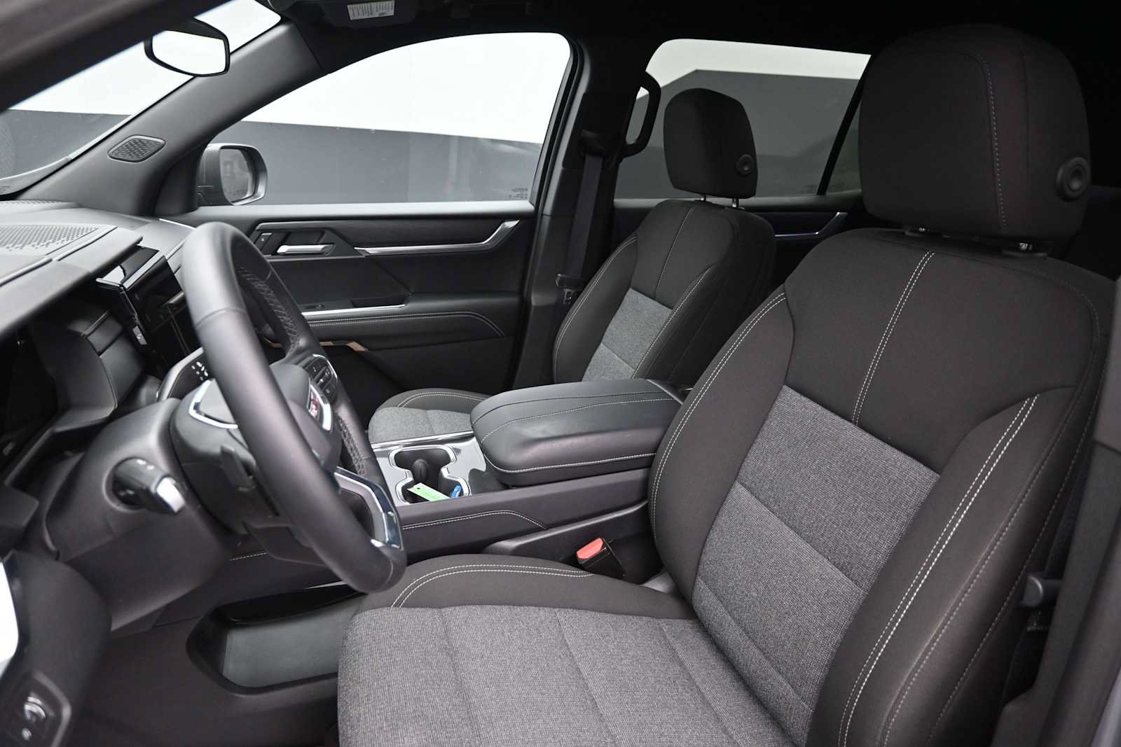 Used 2025 GMC Acadia Elevation w/ Black Edition AWD/4WD image 10