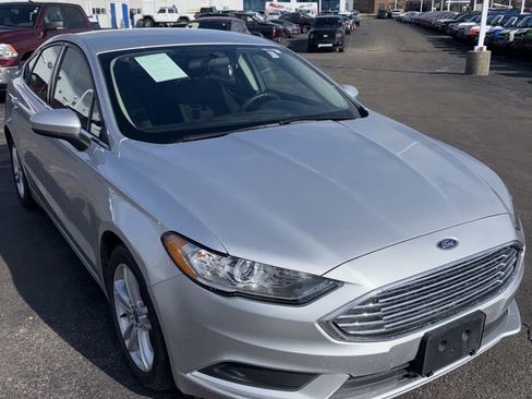 Used 2018 Ford Fusion SE w/ Fusion SE Technology Package image 6