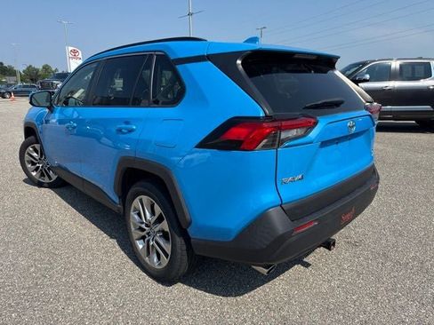 Used 2019 Toyota RAV4 XLE Premium w/ Cold Weather Package AWD/4WD image 3