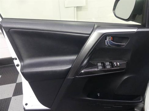 Used 2016 Toyota RAV4 SE w/ Advanced Technology Package AWD/4WD image 17
