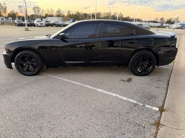 Used 2014 Dodge Charger SE RWD image 4