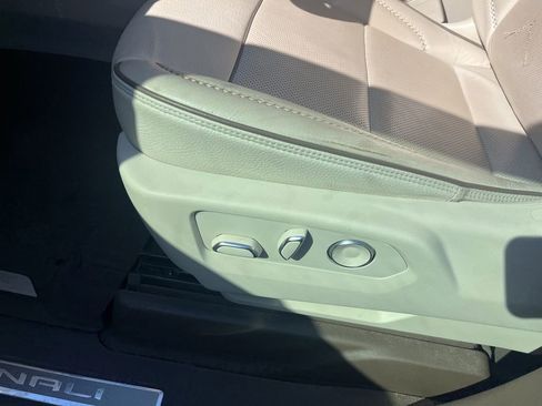 Used 2021 GMC Yukon XL Denali w/ Denali Premium Package RWD image 17