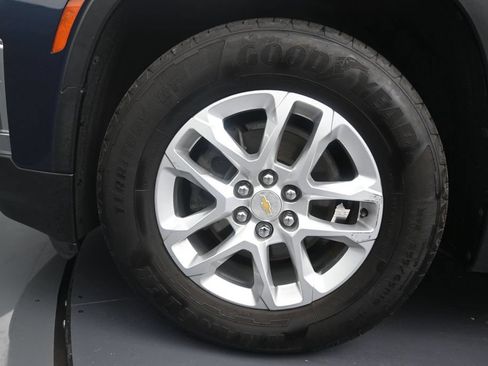 Used 2023 Chevrolet Traverse LS FWD image 10