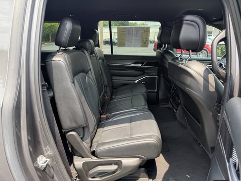 Used 2024 Jeep Wagoneer L Series III w/ Flexible Seating Group AWD/4WD image 13