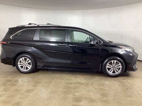 Used 2024 Toyota Sienna Limited AWD/4WD image 4