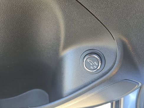 Used 2020 Buick Encore GX Essence FWD image 25