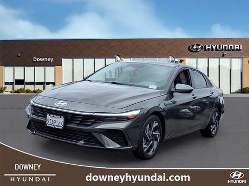 Certified 2025 Hyundai Elantra Sport FWD image 1