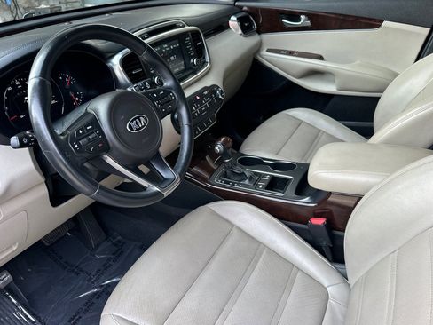 Used 2017 Kia Sorento EX w/ EX V6 Premium Package image 10
