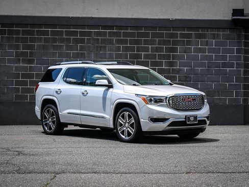 Used 2018 GMC Acadia Denali AWD/4WD image 2