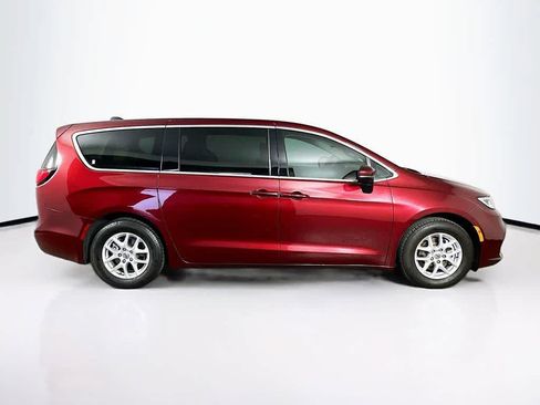Used 2023 Chrysler Pacifica Touring-L FWD image 26