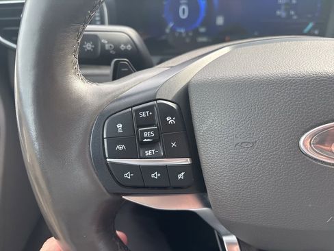 Used 2020 Ford Explorer Platinum w/ Premium Technology Package image 32