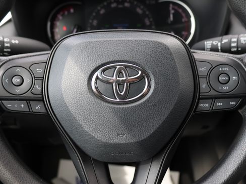 Used 2025 Toyota RAV4 XLE FWD image 27