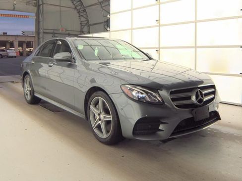 Used 2017 Mercedes-Benz E 300 4MATIC image 4