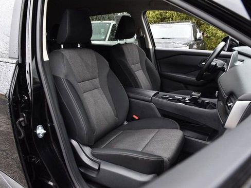 Certified 2025 Nissan Rogue SV image 20