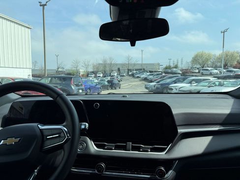 Used 2025 Chevrolet Equinox LT image 17