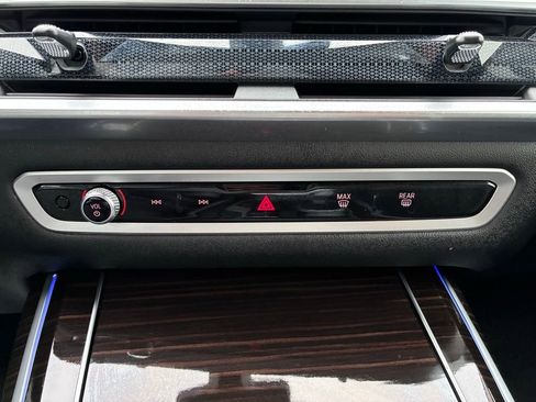 Used 2024 BMW X7 xDrive40i w/ Premium Package AWD/4WD image 47