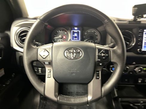 Used 2020 Toyota Tacoma TRD Off-Road AWD/4WD image 19