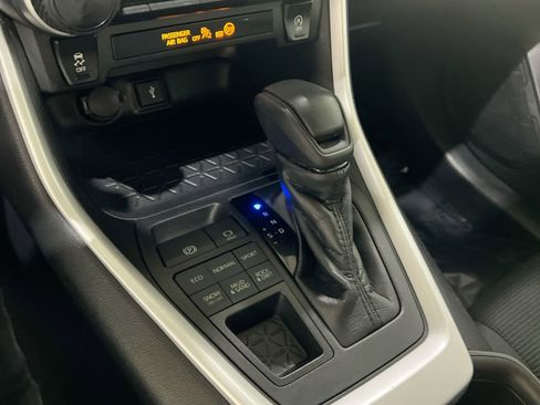 Used 2021 Toyota RAV4 LE image 19