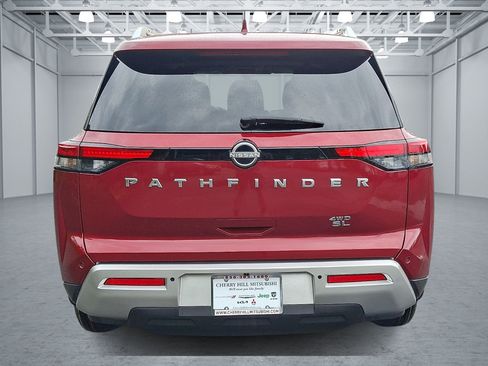 Used 2023 Nissan Pathfinder SL AWD/4WD image 4