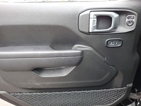 Used 2024 Jeep Wrangler Sport S image 12