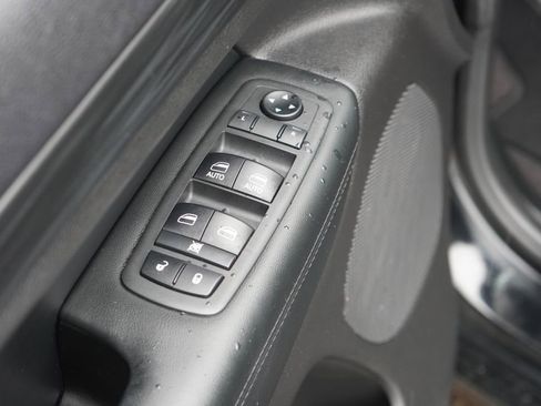 Used 2019 Jeep Grand Cherokee Altitude AWD/4WD image 15