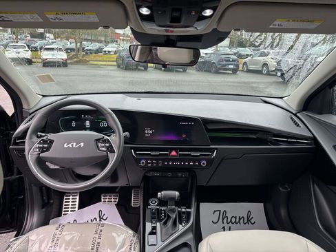 Certified 2023 Kia Niro EX Touring image 12