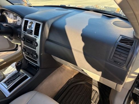 Used 2006 Chrysler 300 C image 35