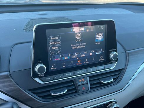 Used 2025 Nissan Altima 2.5 SV image 20