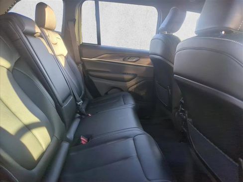 Used 2025 Jeep Grand Cherokee Limited w/ Trailer Tow Package RWD image 17