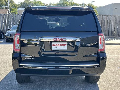 Used 2020 GMC Yukon Denali w/ Denali Premium Package AWD/4WD image 3