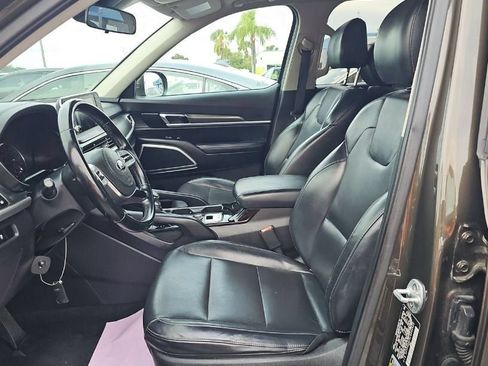 Used 2020 Kia Telluride S w/ S 8 Passenger Seating Package AWD/4WD image 11