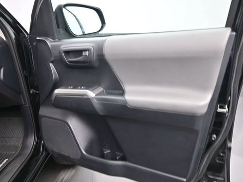 Used 2019 Toyota Tacoma SR5 RWD image 23