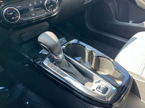 Used 2025 Chevrolet Trax LT image 41