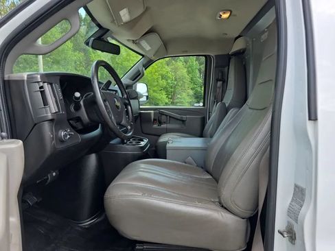 Used 2020 Chevrolet Express 3500 Extended w/ Driver Convenience Package RWD image 11