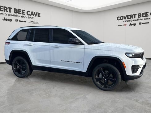 New 2025 Jeep Grand Cherokee Altitude image 12