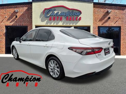 Used 2021 Toyota Camry LE FWD image 7