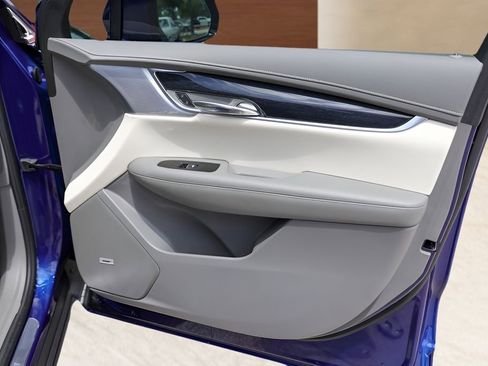 Certified 2025 Cadillac XT6 Premium Luxury w/ Technology Package FWD image 31