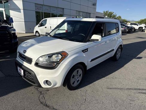 Used 2013 Kia Soul image 2