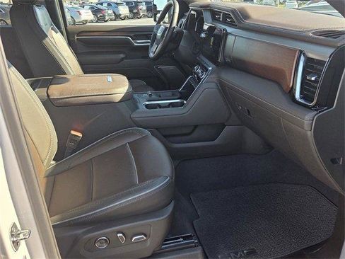 Certified 2025 GMC Sierra 3500 Denali w/ Denali Reserve Package image 15