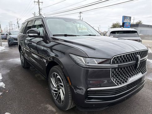New 2025 Lincoln Navigator Reserve image 4