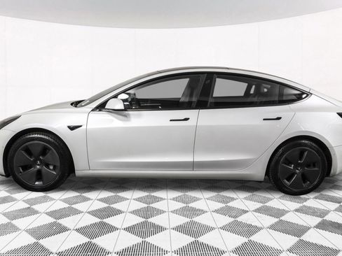 Used 2021 Tesla Model 3 Standard Range Plus image 18