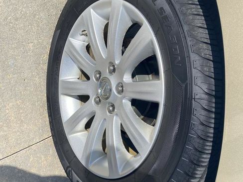 Used 2010 Chrysler Sebring Limited FWD image 12