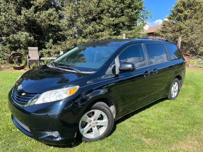 Used 2017 Toyota Sienna LE