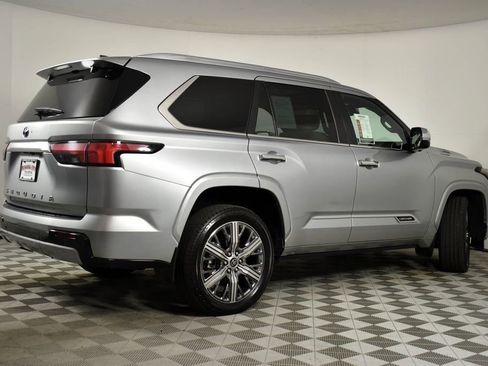 Used 2024 Toyota Sequoia Capstone image 4