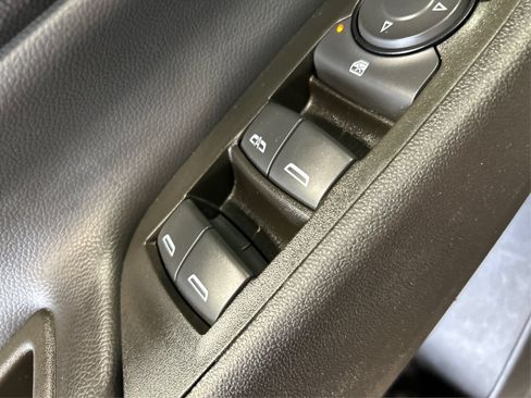 Used 2023 Chevrolet Equinox LT FWD image 29