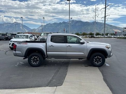 Used 2019 Toyota Tacoma TRD Off-Road w/ Technology Package AWD/4WD image 6