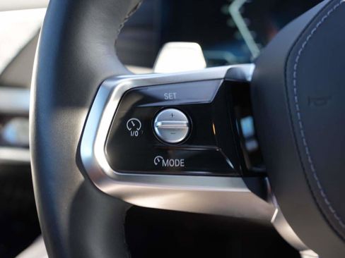 Used 2025 BMW 750e xDrive image 18