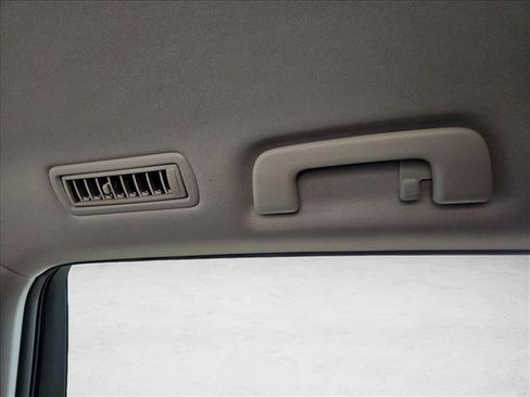 Used 2023 Toyota Highlander LE FWD image 16