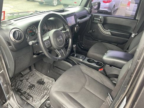 Used 2017 Jeep Wrangler Unlimited Sport w/ Connectivity Group AWD/4WD image 15